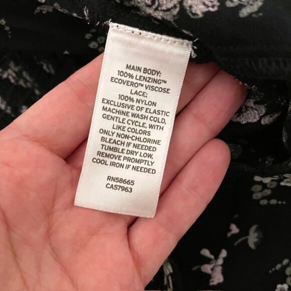 NWOT BP Lace Trim Dark Floral Long Sleeve Crop Top Blouse Size XS - Picture 9 of 13